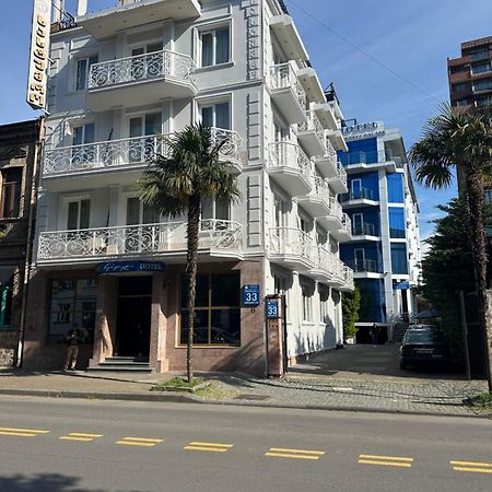 Hotel Tsereteli バトゥーミ エクステリア 写真