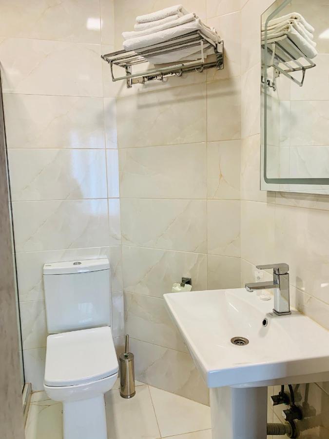 Hotel Tsereteli バトゥーミ エクステリア 写真