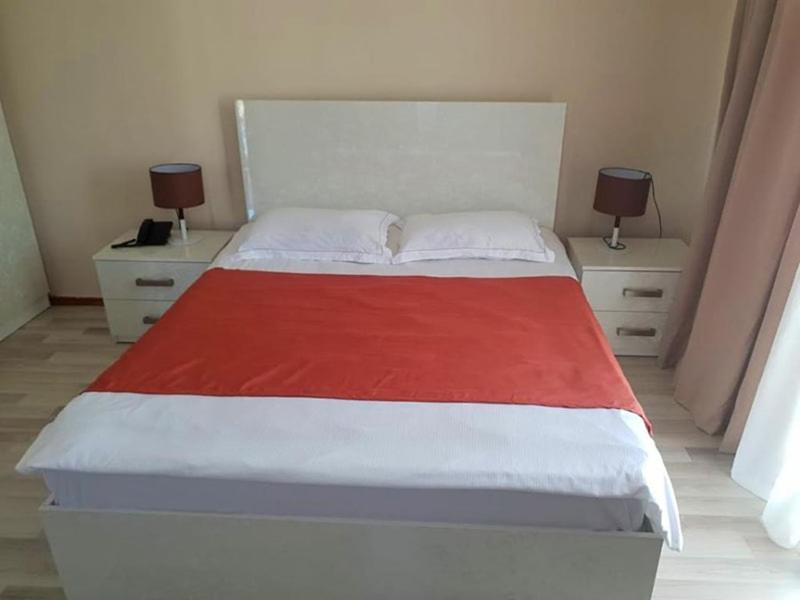 Hotel Tsereteli バトゥーミ エクステリア 写真