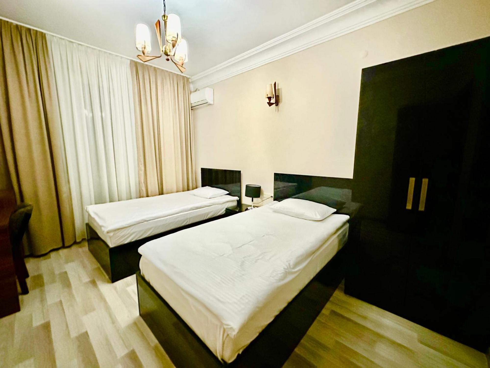 Hotel Tsereteli バトゥーミ エクステリア 写真