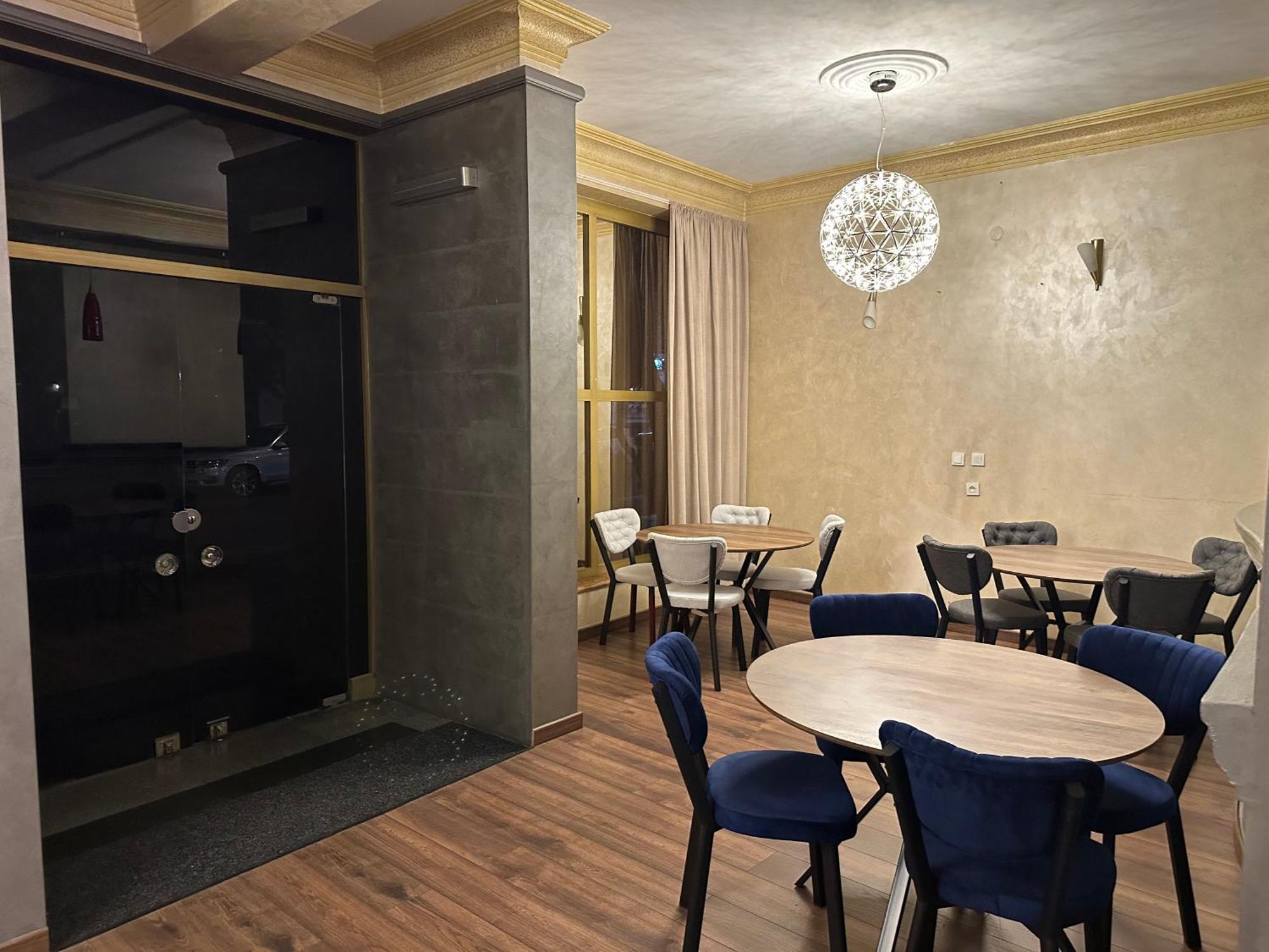 Hotel Tsereteli バトゥーミ エクステリア 写真