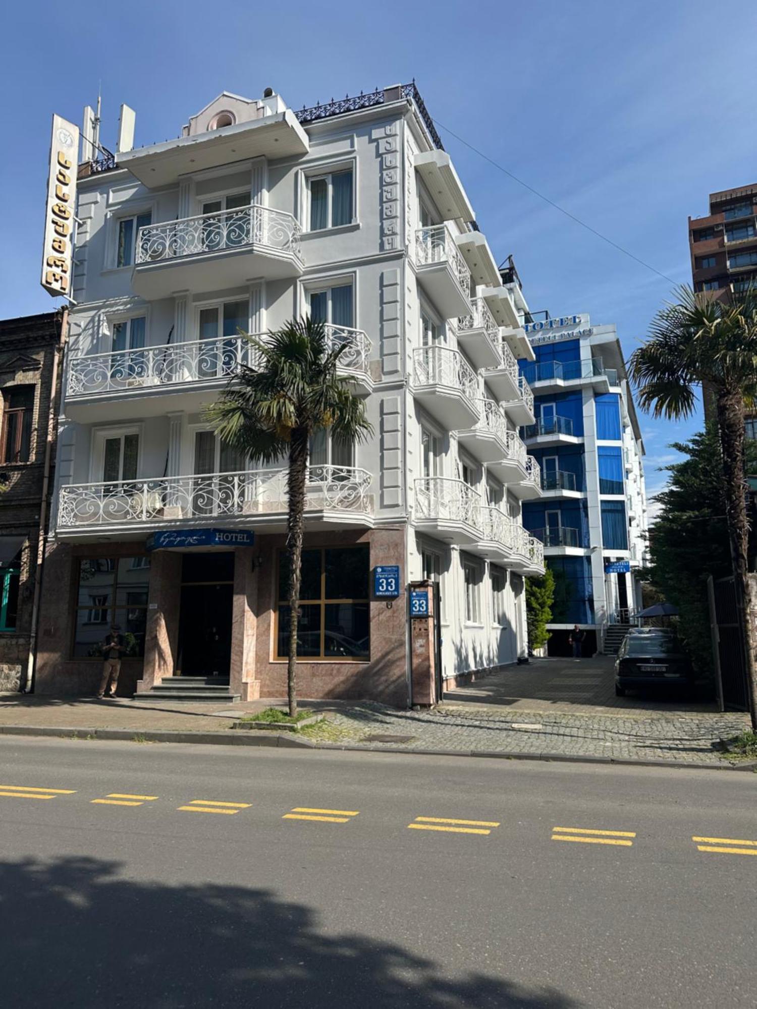 Hotel Tsereteli バトゥーミ エクステリア 写真